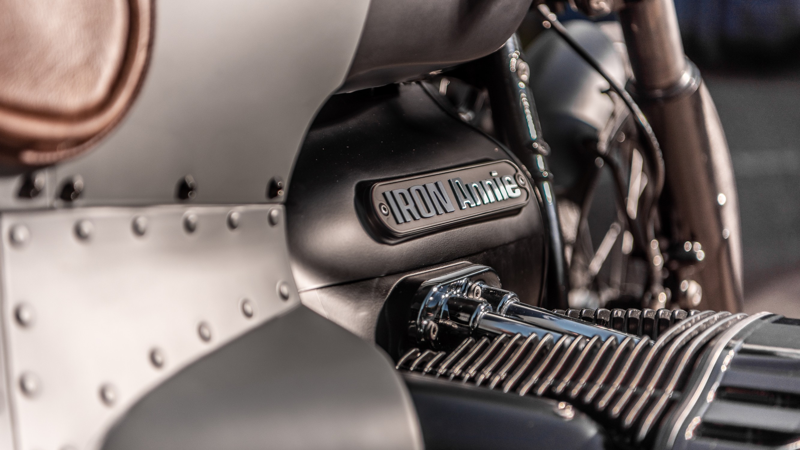 BMW Motorrad präsentiert die R 18 IRON ANNIE.