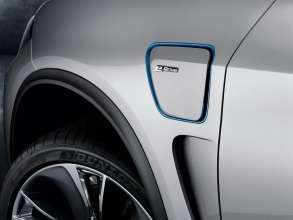 The BMW Concept X5 eDrive, charging socket cover (08/2013)