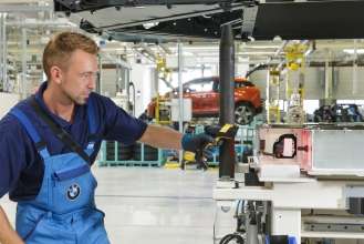 BMW i3 Production Plant Leipzig: Assembly (09/13)