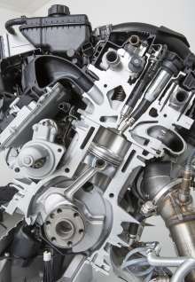 New BMW M3/M4 Engine crank case and cylinder head. © BMW AG 09/2013