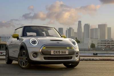 The new MINI Cooper SE and MINI Cooper S E Countryman ALL4 (07/19)