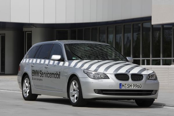 25 Jahre BMW Mobiler Service: Der Freude am Fahren verpflichtet.